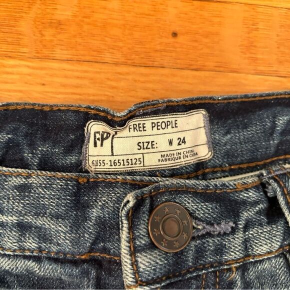 Free People Jacob Flared Crop blue Jeans - Picture 6 of 6